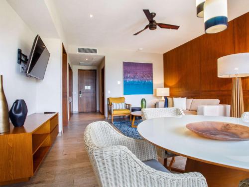 TV a/nebo společenská místnost v ubytování Armony Marival Resort & Spa Punta de Mita - MGallery collection