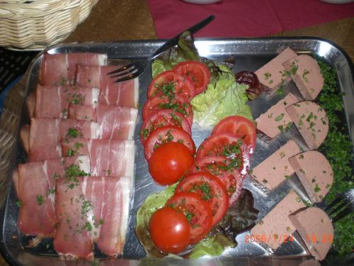 a tray of food with tomatoes and meat on a table at Landgasthaus Zur Kupferkanne in Kobern-Gondorf