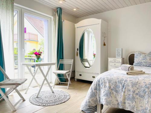 a bedroom with a bed and a dressing table and a window at Bed and Breakfast 57 in Asuel