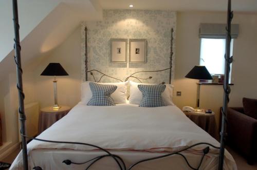 Katil atau katil-katil dalam bilik di Hotel Manor - Datchet, Windsor