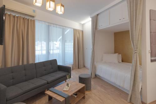 Cozy Apartments near the Port of Piraeus