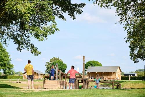 a group of people playing on a wooden playground at Safaritenten Betuwe in Kesteren