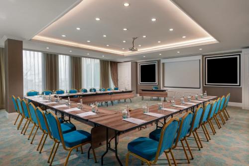 a large conference room with a long table and chairs at Kaya İstanbul Fair & Convention in Istanbul