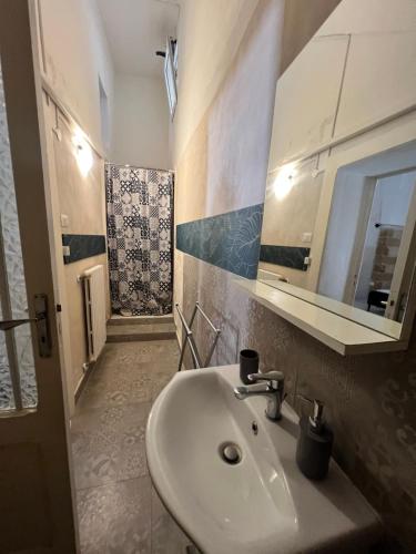 a bathroom with a sink and a mirror at Handy Pergola in Brindisi