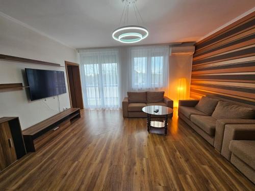 TV a/nebo společenská místnost v ubytování Mantra Wellness Apartments