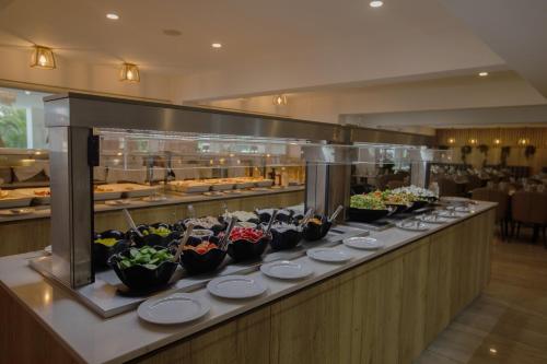 Makanan di atau berdekatan hotel