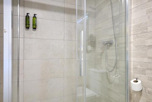 Un baño de Arena 20 Suites