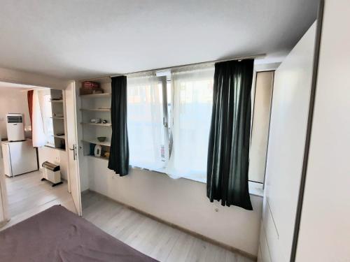 Kuchyň nebo kuchyňský kout v ubytování Apartment Central Location - Studio Apartment