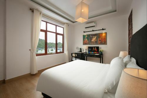 Gallery image of Maison Cat Ba Bay View Villa in Cat Ba