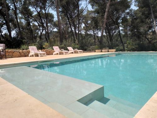 Piscina di Les Pieds Tanqués - Chambres d'hôtes - Calanque à pieds o nelle vicinanze