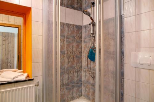Ein Badezimmer in der Unterkunft Ferienwohnung Piburgersee