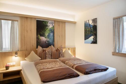 Ein Bett oder Betten in einem Zimmer der Unterkunft Ferienwohnung Piburgersee