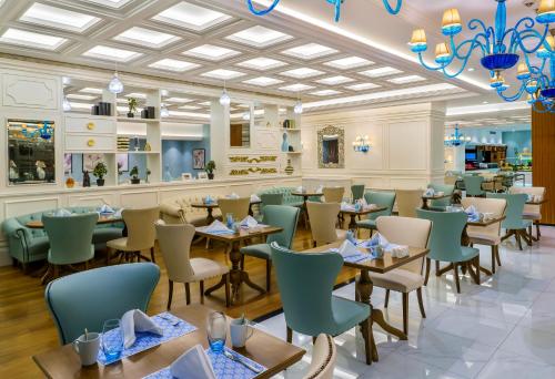 a restaurant with tables and chairs in a room at Kaya İstanbul Fair & Convention in Istanbul