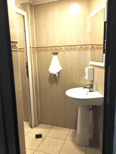 Ένα μπάνιο στο RHC Royal Hotel