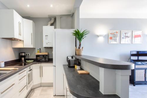 L12 Port window 1Bedroom Wifi 5mins beach & Nice's Cap
