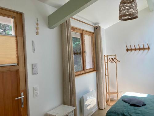 a bedroom with a bed and a window at Sous deux chênes in Vieux-Boucau-les-Bains