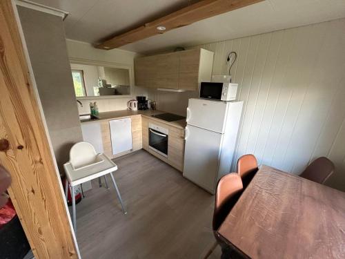 Una cocina o zona de cocina en Svarstad