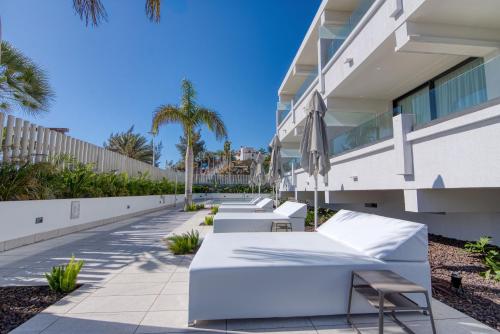 RELAXIA BEVERLY SUITES