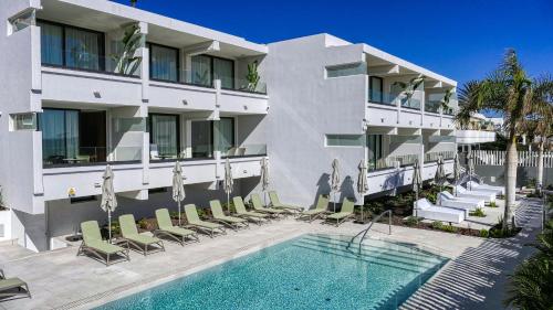 RELAXIA BEVERLY SUITES