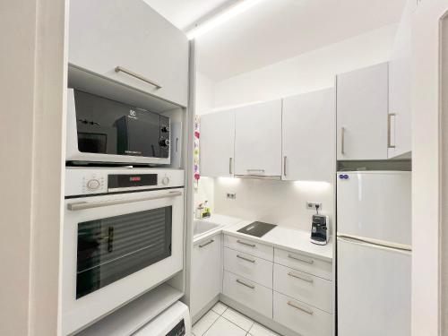 Central Apartment - 2 BR & Terrace I 50m to Beach