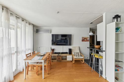 Chic and comfortable apart with balcony