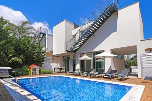 Villa Sunrise Glory - 150m from Trinity Beach