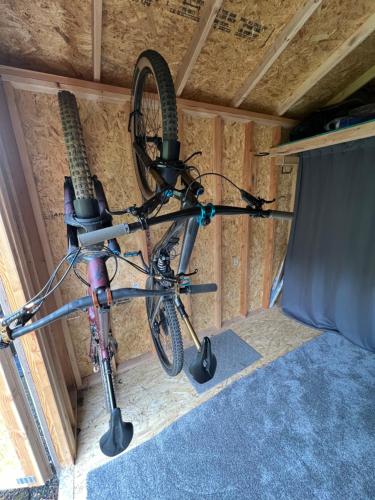 a bike is parked in a room at Lakeview Haven in Bellingham
