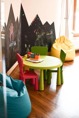 a table and chairs in a childs playroom with a table and chairsktop at Apartamenty Gorczańskie in Rabka