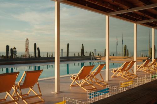 Bazén v ubytování Rooms Hotel Batumi nebo v jeho okolí