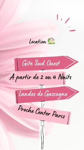 a sign with three signs on a pink wave at Gite climatisé L'Orée des Landes Proche Center Parcs in Pindères