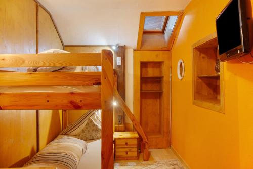 Ein Bett oder Betten in einem Zimmer der Unterkunft Ferienwohnung Piburgersee