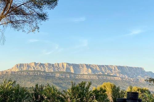 a view of a mountain in the distance at Maisonette Sainte Victoire in Fuveau