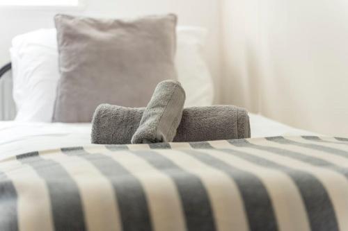 a stuffed animal is sitting on top of a bed at Perfect Contractor Stay - Sleeps 6 - FREE Parking in Sheldon