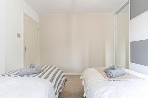 two beds in a white room with mirrors at Perfect Contractor Stay - Sleeps 6 - FREE Parking in Sheldon