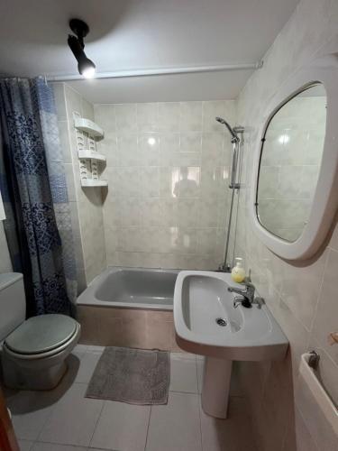 Ένα μπάνιο στο Appartement Xeraco Playa 6 personnes