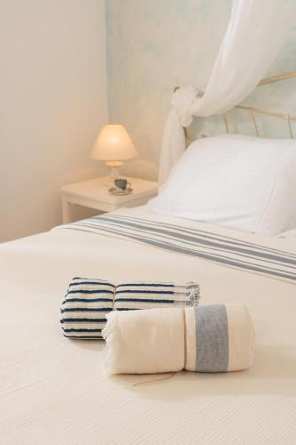 9 Muses Naxos Beach hotelにあるベッド