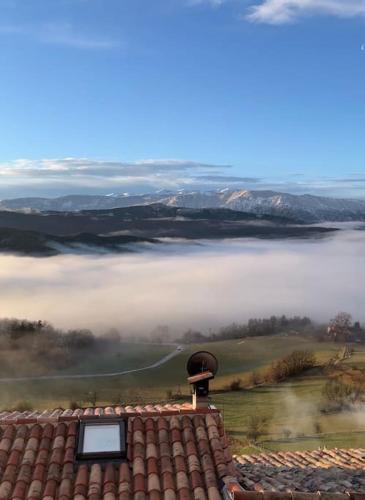 Photo de la galerie de l'établissement Casa Maya cinéma room vue montagne, à La Penne