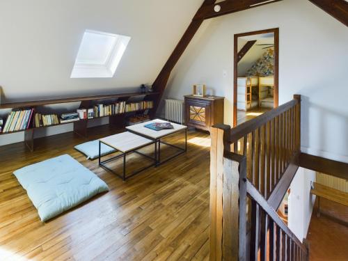 a living room with a table and a mirror at -AZEL- Maison surplombant l ocean in Névez