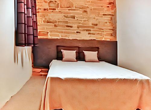 Llit o llits en una habitació de 14 bedrooms house with enclosed garden and wifi at Anthisnes
