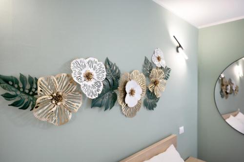 a room with three metal flowers on the wall at Le Lavande in Castro