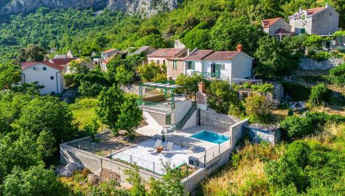 House Dida Mate - cozy house in nature with heated pool