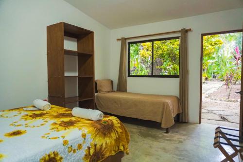 En eller flere senger på et rom på Buddha Hotel y Restaurante 100mts de playa Sanjuanillo