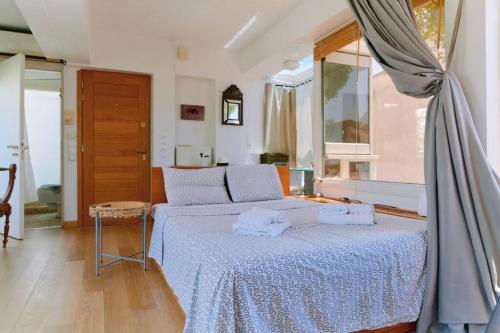 Ένα ή περισσότερα κρεβάτια σε δωμάτιο στο 360 view in roof top appartment with patio