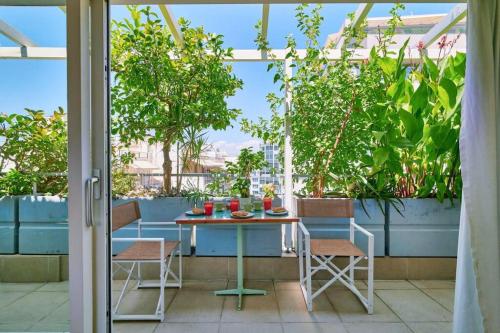 360 view in roof top appartment with patio
