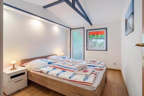 a bedroom with a large bed in a room at Bungalow Uschi - Bgl 29 in Dranske