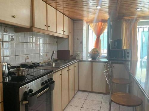 Kuchyňa alebo kuchynka v ubytovaní Dolce Vita - In the heart of Lefkada - Lefkada BnB
