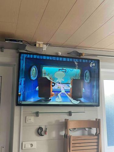 a flat screen tv hanging on a wall at Le petit Nid a Coxyde in Koksijde