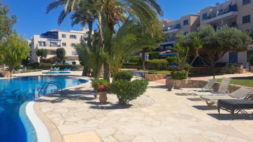 Kings Palace - spacious 2-bed with sea views and large patio