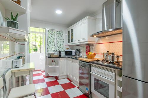 Dapur atau dapur kecil di Casa Rural Olivillas Garden-Sierra Nevada