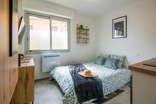 Ένα ή περισσότερα κρεβάτια σε δωμάτιο στο STUDIO COSY - Tout Confort